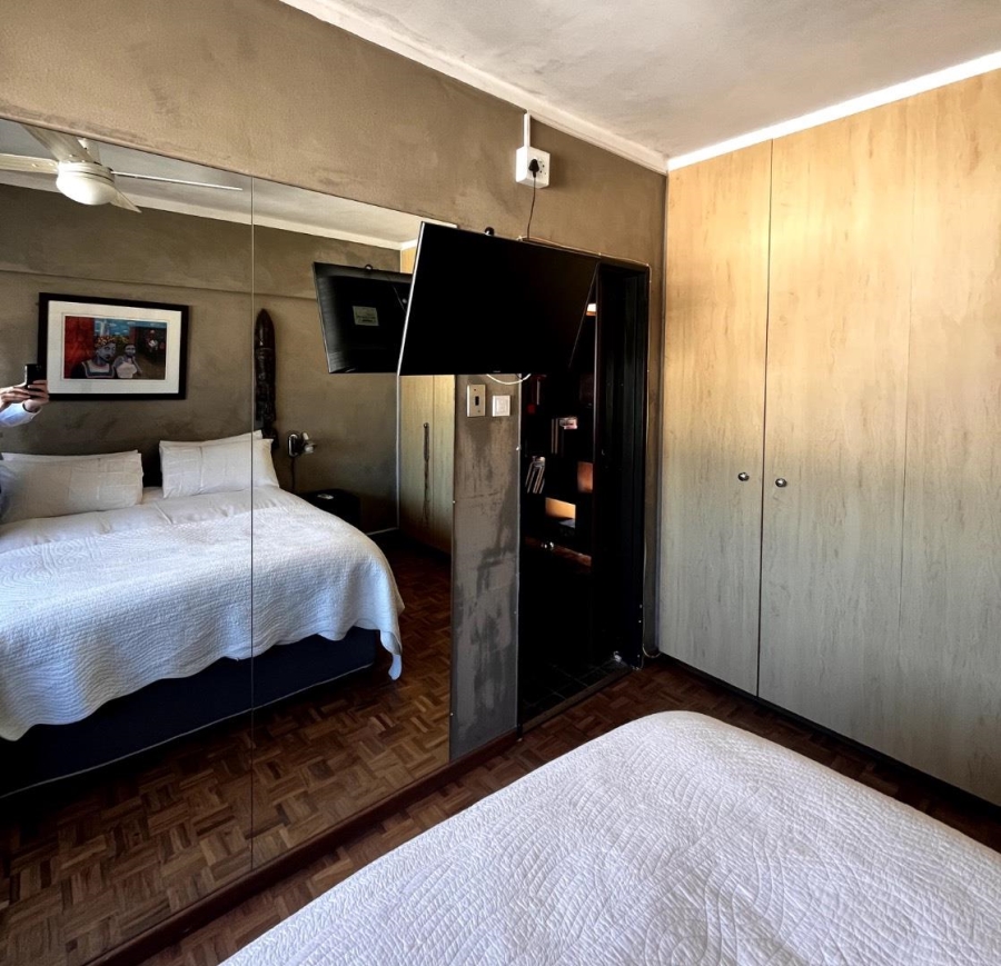 1 Bedroom Property for Sale in Sea Point Western Cape